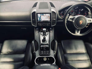 2011 Porsche Cayenne 3.0 Td V6 in White — image 2