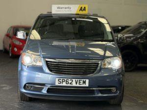 2011 Chrysler Grand Voyager 2.8 Grand Voyager 2.8 Crd Limited in Blue — image 3