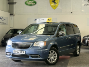 2011 Chrysler Grand Voyager 2.8 Grand Voyager 2.8 Crd Limited in Blue — image 4