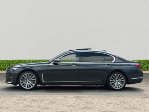 2021 BMW 7 Series 3.0 745le 12kwh Saloon 4dr Petrol Plug-In Hybrid Auto Xdrive Euro 6 (s/s) (394 Ps) in Grey — image 4