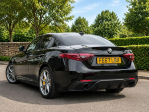 2017 Alfa Romeo Giulia 2.0t Veloce Auto Euro 6 (s/s) 4dr in Black — image 2