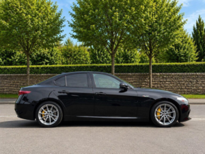 2017 Alfa Romeo Giulia 2.0t Veloce Auto Euro 6 (s/s) 4dr in Black — image 5