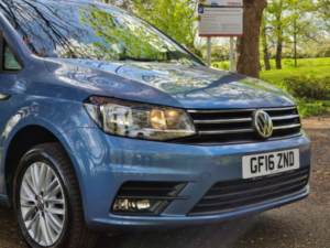 2016 Volkswagen Caddy Maxi Life 2.0 Tdi Bluemotion Tech DSG Euro 6 (s/s) 5dr in Blue — image 4