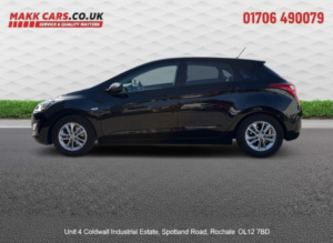 2013 Hyundai I30 1.6 Crdi Blue Drive Active in Black — image 5