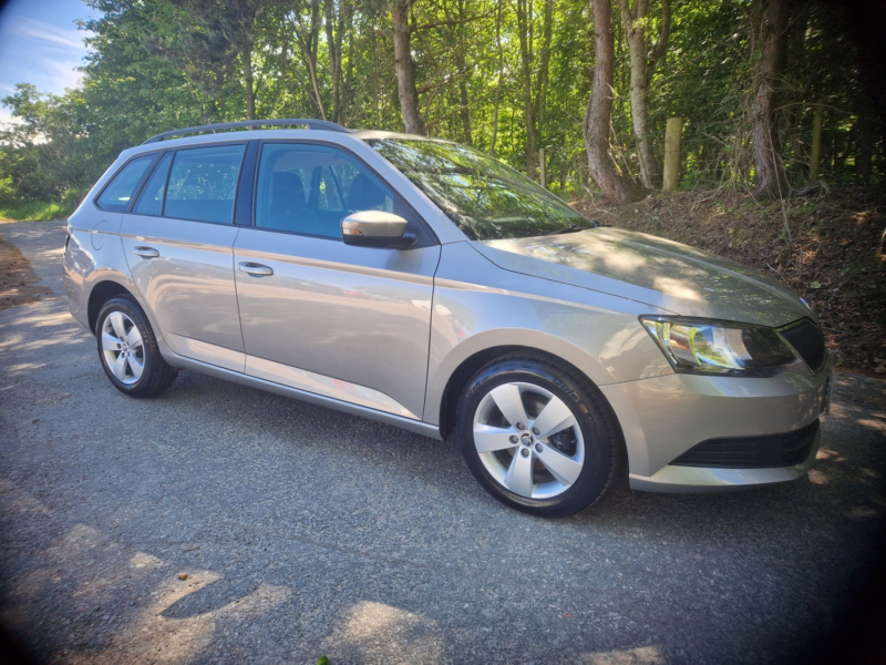 2016 Skoda Fabia 1.2 Tsi Se in Gold — image 1