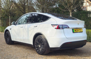 2024 Tesla Model Y Auto Rwd 5dr in White — image 4