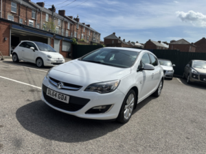 2015 Vauxhall Astra 1.6 16v Elite in White — image 3