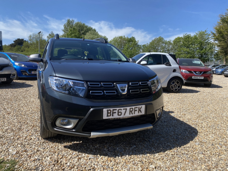 2017 Dacia Sandero Stepway 0.9 Stepway Laureate Tce 90 in Grey — image 1