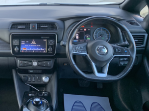 2018 Nissan Leaf 0.0 Tekna 110kw 40kwh Automatic Electric 5-Door in White — image 2