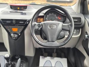 2012 Toyota Iq 1.0 Vvt-I 2 Euro 5 3dr in Black — image 2