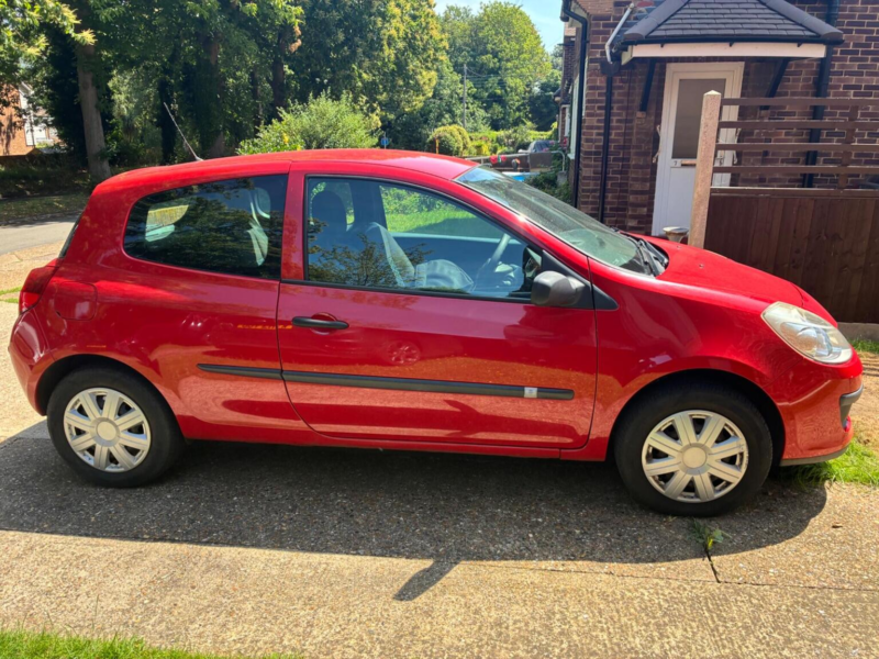 2008 Renault Clio 1.2 16v Freeway 3dr in Red — image 1