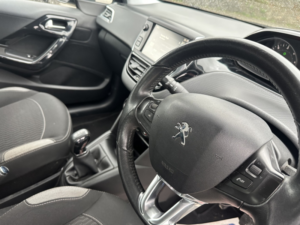 2015 Peugeot 208 1.6 Bluehdi Active in Blue — image 2