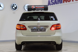 2014 Mercedes-Benz B Class 1.6 B180 Se 7g-Dct Euro 6 (s/s) 5dr in White — image 4
