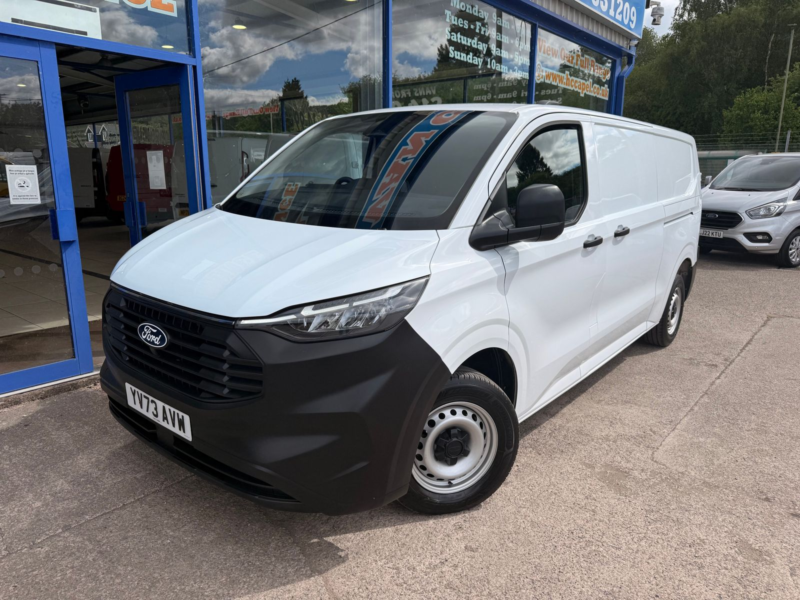 2024 Ford Transit Custom 2.0 320 Ecoblue Leader Panel Van 5dr Diesel Manual L2 H1 Euro 6 136 Ps in White — image 1