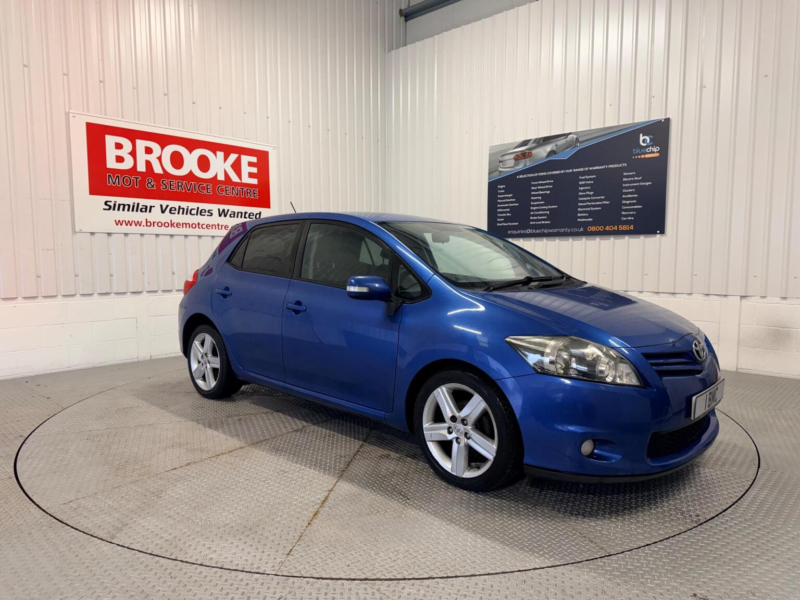 2010 Toyota Auris 1.6 V-Matic Sr Euro 5 5dr in Blue — image 1