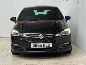 2016 Vauxhall Astra 1.6 Cdti Blueinjection Sri Nav Euro 6 (s/s) 5dr in Black — image 2