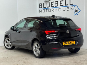 2016 Vauxhall Astra 1.6 Cdti Blueinjection Sri Nav Euro 6 (s/s) 5dr in Black — image 4
