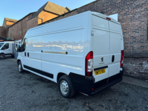 2023 Peugeot Boxer 2.2 Boxer 335 Professional Prem+ L3h2 Bhdi in White — image 5