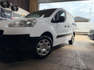 2014 Peugeot Partner 1.6 Hdi 850 Professional L1 4dr in White — image 3
