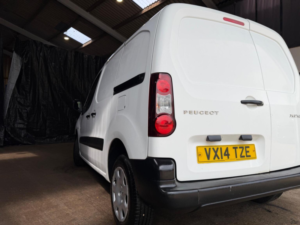 2014 Peugeot Partner 1.6 Hdi 850 Professional L1 4dr in White — image 4