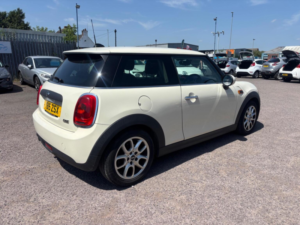 2015 MINI Hatch 1.2 One Euro 6 (s/s) 3dr in White — image 5