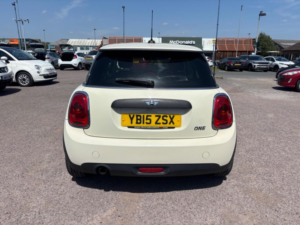 2015 MINI Hatch 1.2 One Euro 6 (s/s) 3dr in White — image 6