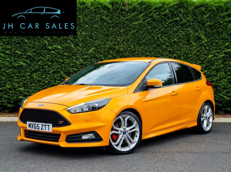2015 Ford Focus 2.0 T Ecoboost St-3 in Yellow — image 1