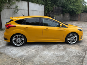 2015 Ford Focus 2.0 T Ecoboost St-3 in Yellow — image 3