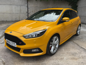 2015 Ford Focus 2.0 T Ecoboost St-3 in Yellow — image 6