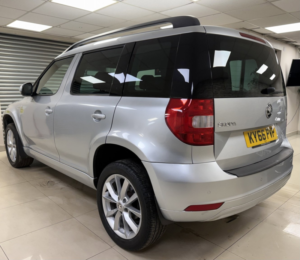 2016 Skoda Yeti 1.2 Tsi Se SUV 5dr Petrol Manual Euro 6 (s/s) (110 Ps) in Multicolour — image 3