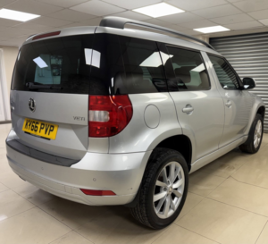 2016 Skoda Yeti 1.2 Tsi Se SUV 5dr Petrol Manual Euro 6 (s/s) (110 Ps) in Multicolour — image 4