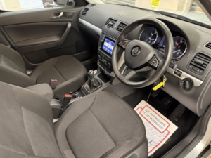 2016 Skoda Yeti 1.2 Tsi Se SUV 5dr Petrol Manual Euro 6 (s/s) (110 Ps) in Multicolour — image 5