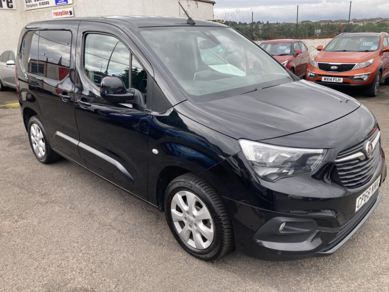 2019 Vauxhall Combo Life 1.5 Turbo D Blueinjection Energy in Black — image 1