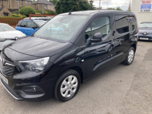 2019 Vauxhall Combo Life 1.5 Turbo D Blueinjection Energy in Black — image 4