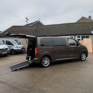 2020 Citroen Spacetourer 1.5 Bluehdi Feel M in Brown — image 2