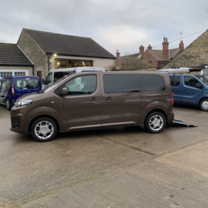 2020 Citroen Spacetourer 1.5 Bluehdi Feel M in Brown — image 3