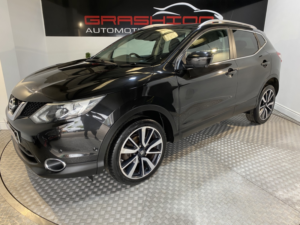 2017 Nissan Qashqai 1.6 Dig-T Tekna in Black — image 3