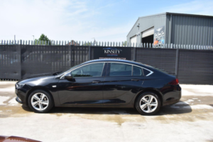 2019 Vauxhall Insignia 1.6 Turbo D Ecotec Tech Line Nav Grand Sport Euro 6 (s/s) 5dr in Black — image 4