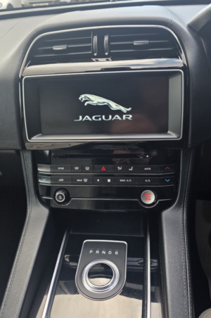 2016 Jaguar F-Pace 3.0 D300 V6 First Edition in Blue — image 4