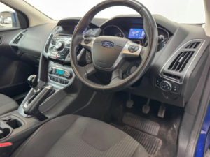 2014 Ford Focus 1.6 Tdci Titanium Navigator Euro 5 (s/s) 5dr in Blue — image 4