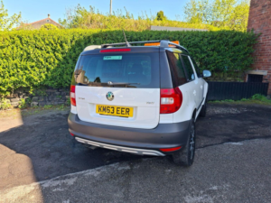 2013 Skoda Yeti 2.0 Tdi Adventure 4WD Euro 5 5dr in White — image 6