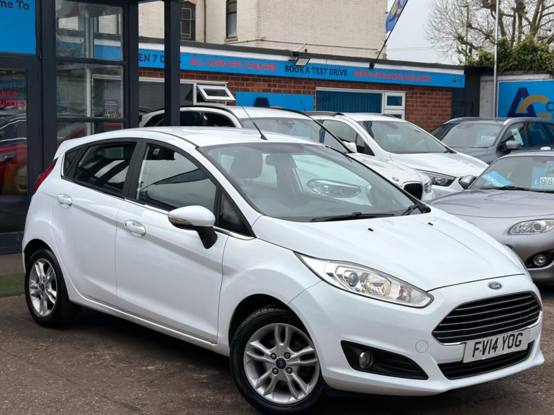 2014 Ford Fiesta 1.25 Zetec Euro 5 5dr in White — image 1
