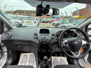2014 Ford Fiesta 1.25 Zetec Euro 5 5dr in White — image 2