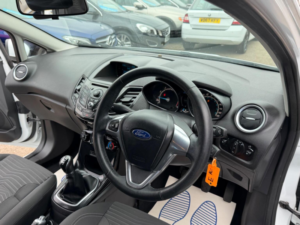 2014 Ford Fiesta 1.25 Zetec Euro 5 5dr in White — image 3