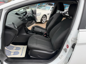 2014 Ford Fiesta 1.25 Zetec Euro 5 5dr in White — image 4