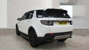 2015 Land Rover Discovery Sport 2.0 Td4 Hse Auto 4WD Euro 6 (s/s) 5dr in White — image 4
