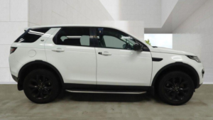 2015 Land Rover Discovery Sport 2.0 Td4 Hse Auto 4WD Euro 6 (s/s) 5dr in White — image 6