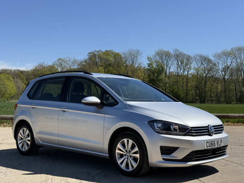 2016 Volkswagen Golf Sv 1.4 Tsi Bluemotion Tech Se in Silver — image 1