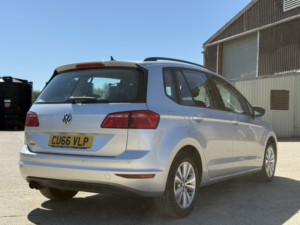 2016 Volkswagen Golf Sv 1.4 Tsi Bluemotion Tech Se in Silver — image 3