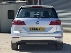 2016 Volkswagen Golf Sv 1.4 Tsi Bluemotion Tech Se in Silver — image 4